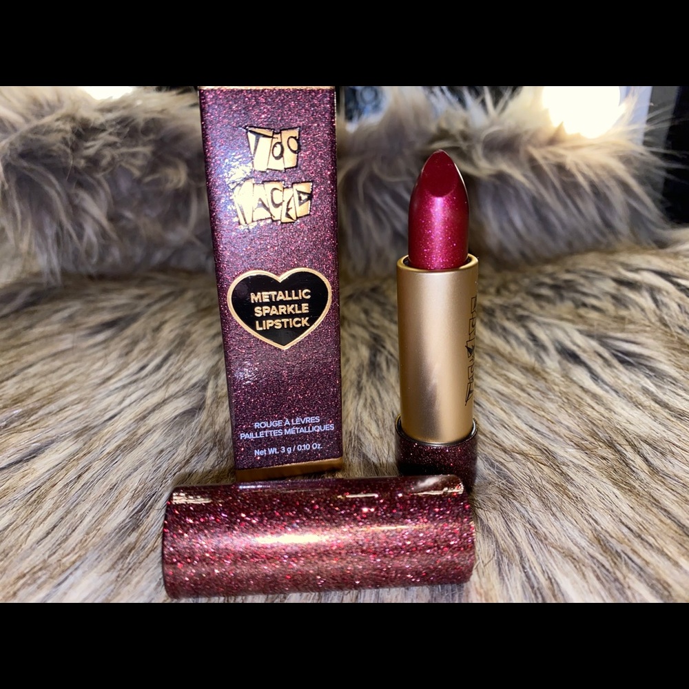 Metallic sparkle lipstick